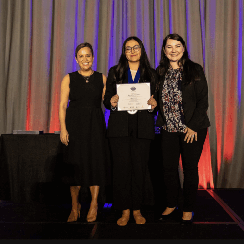 Sara Calvo reciving award in Nashville